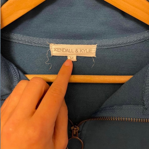 Kendall & Kylie Cropped Quarter-Zip Pullover - Picture 7 of 10